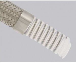 Гофриран PTFE тефлонов маркуч с вакуумна спирала и неръждаема оплетка